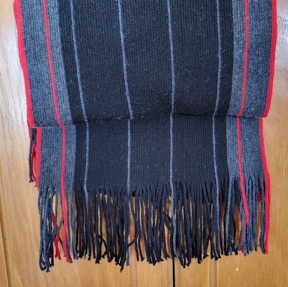 Express Wool Scarf - Picture 4 of 5
